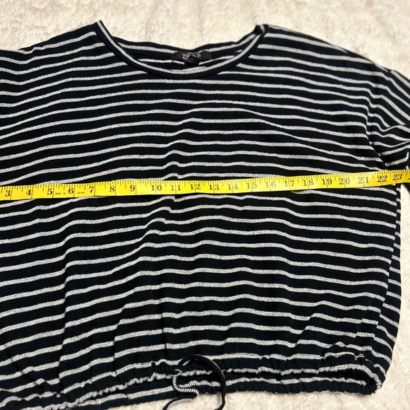 Forever 21 cropped top pull over‎ ties on waist - Picture 7 of 8